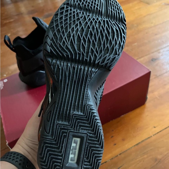 Nike LeBron James Soldier XIV 14 Triple Black Blackout Size 9 New - Picture 11 of 14